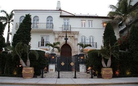 where does gianni versace live.